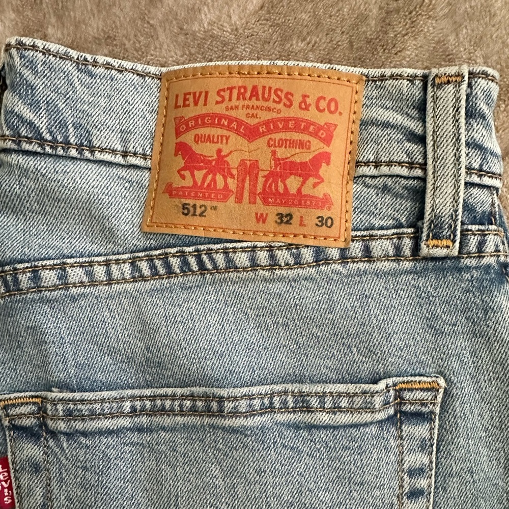 512 Levis - image 3